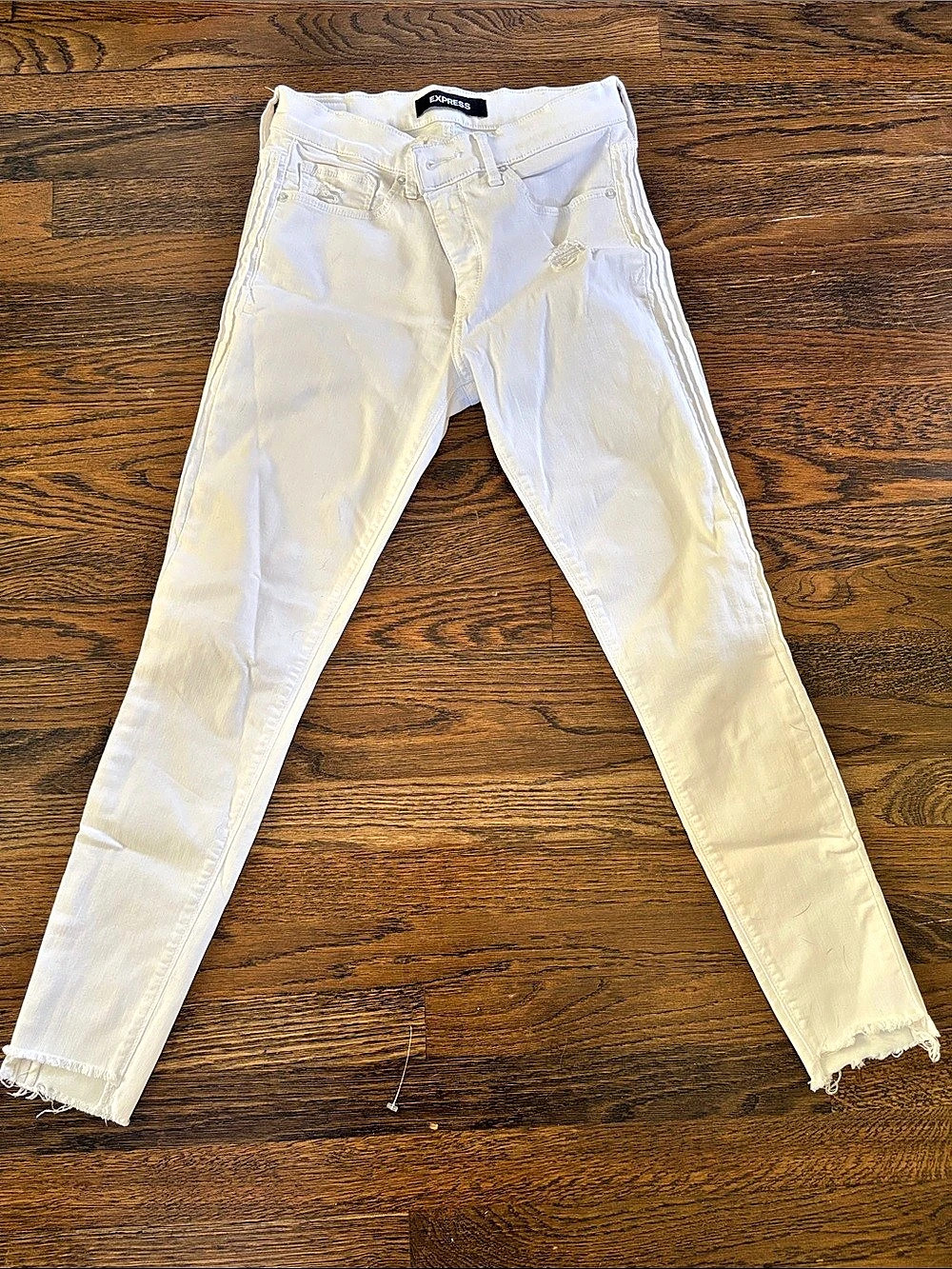 Express Distressed Skinny Jeans in White